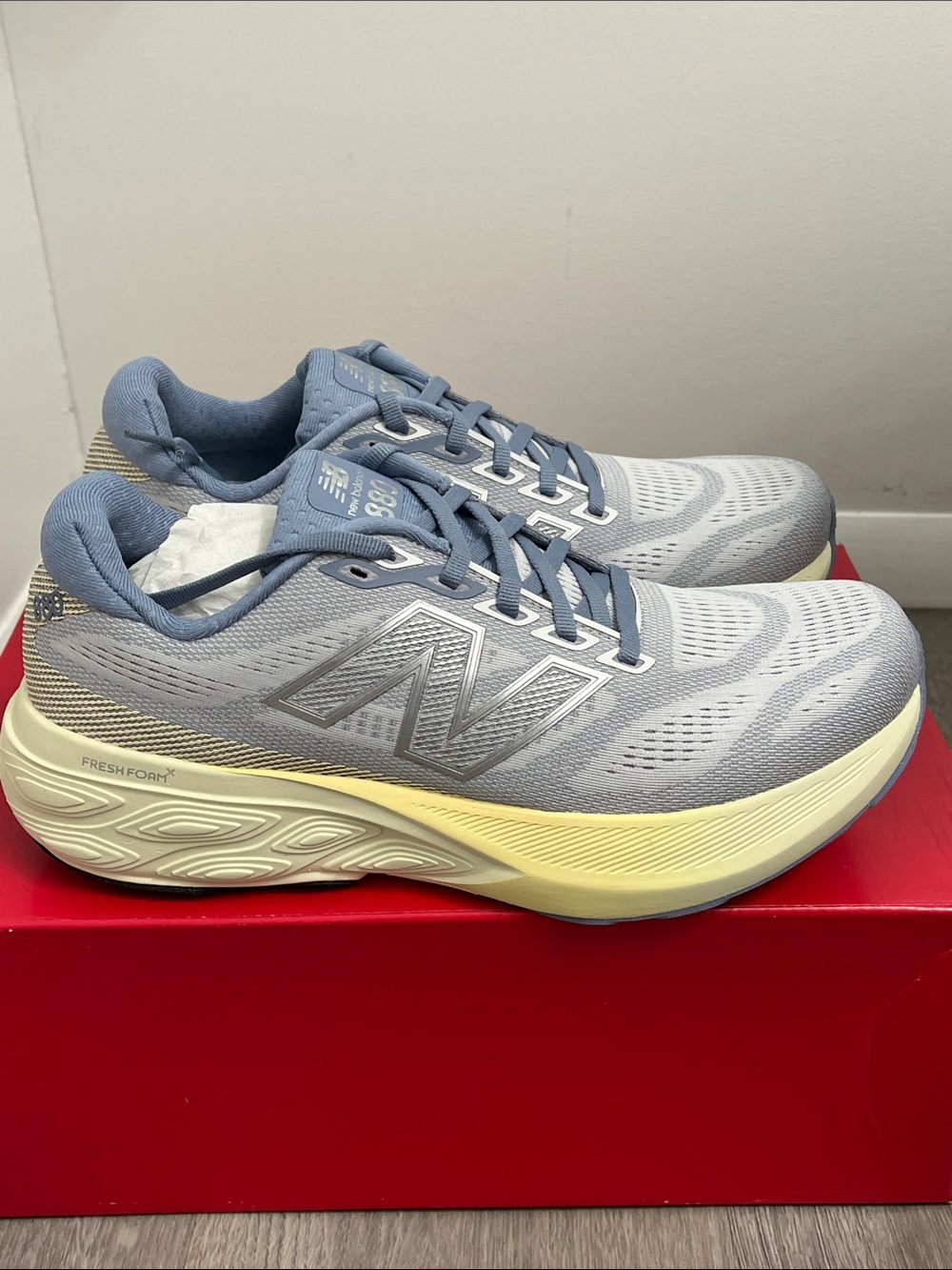 New Balance fresh foam x880v15 women’s sneakers running shoes grey size 9.5